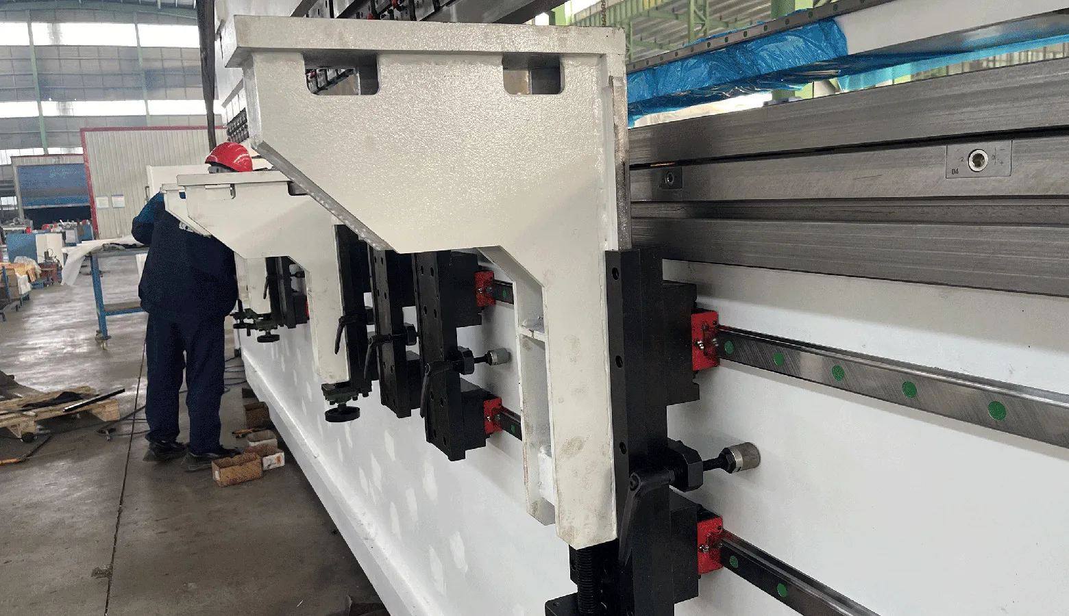front-support of heavy duty press brake