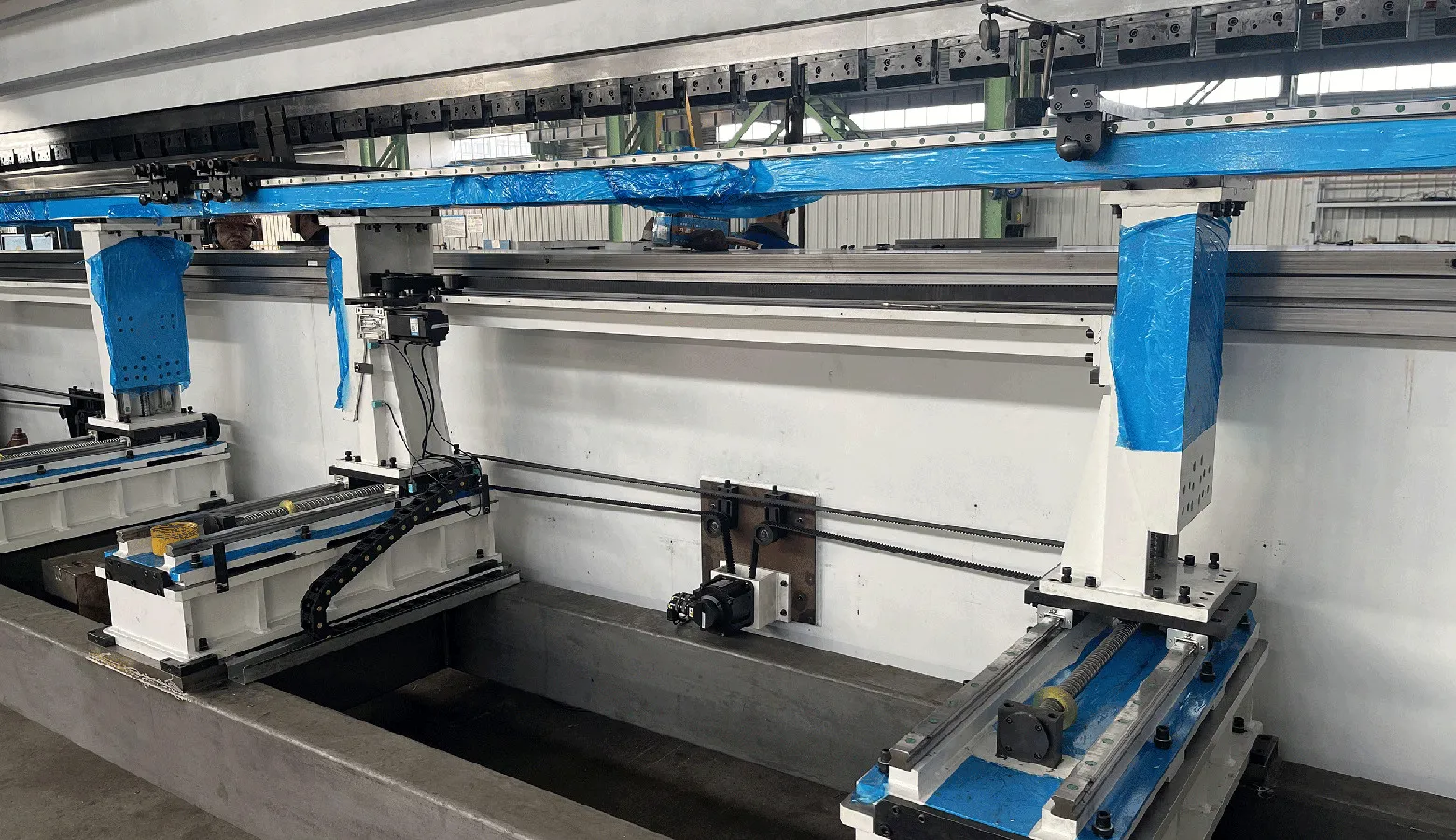 backgauge of heavy duty press brake