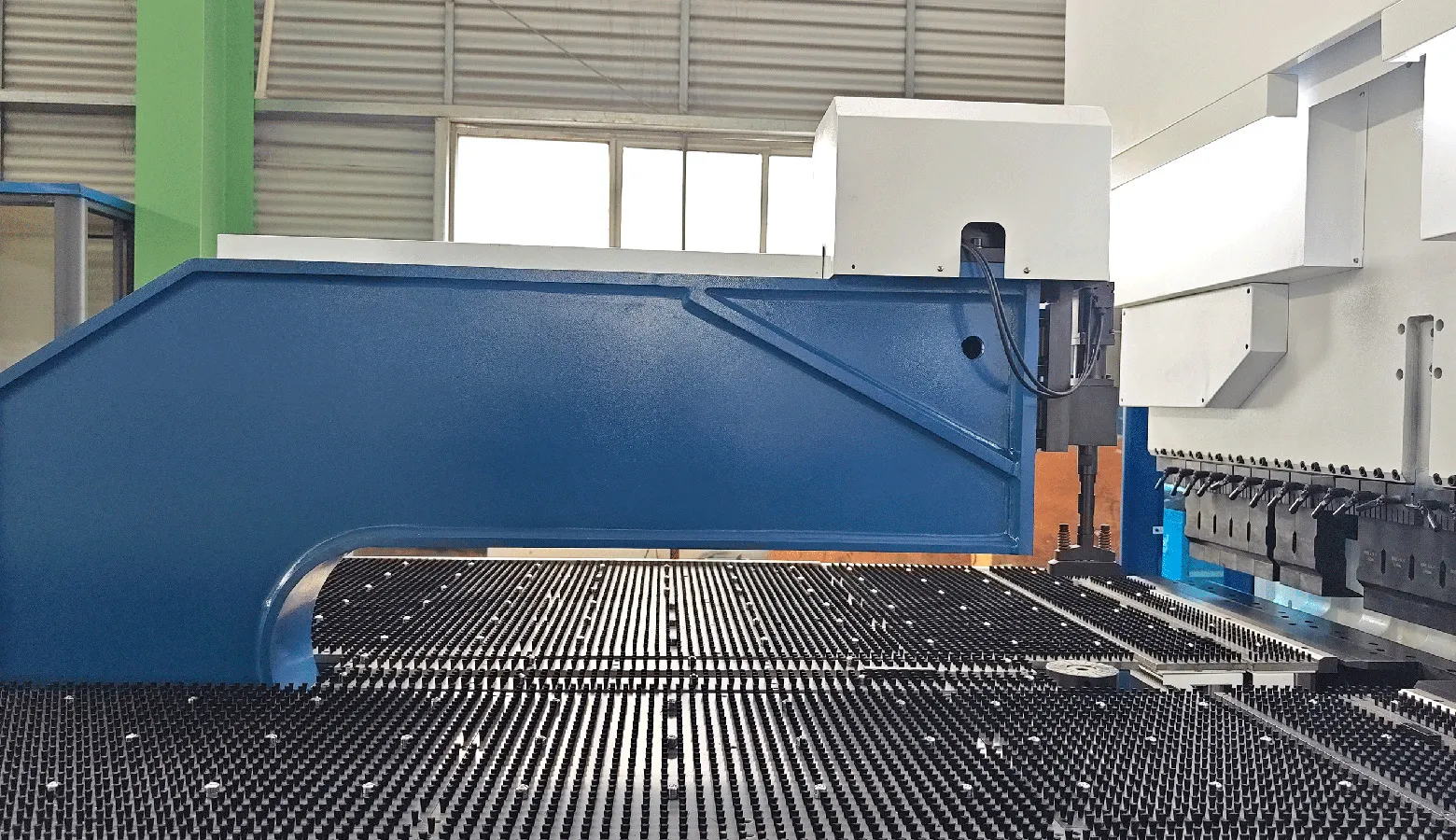 Manipulator-Semi-autopanelbender