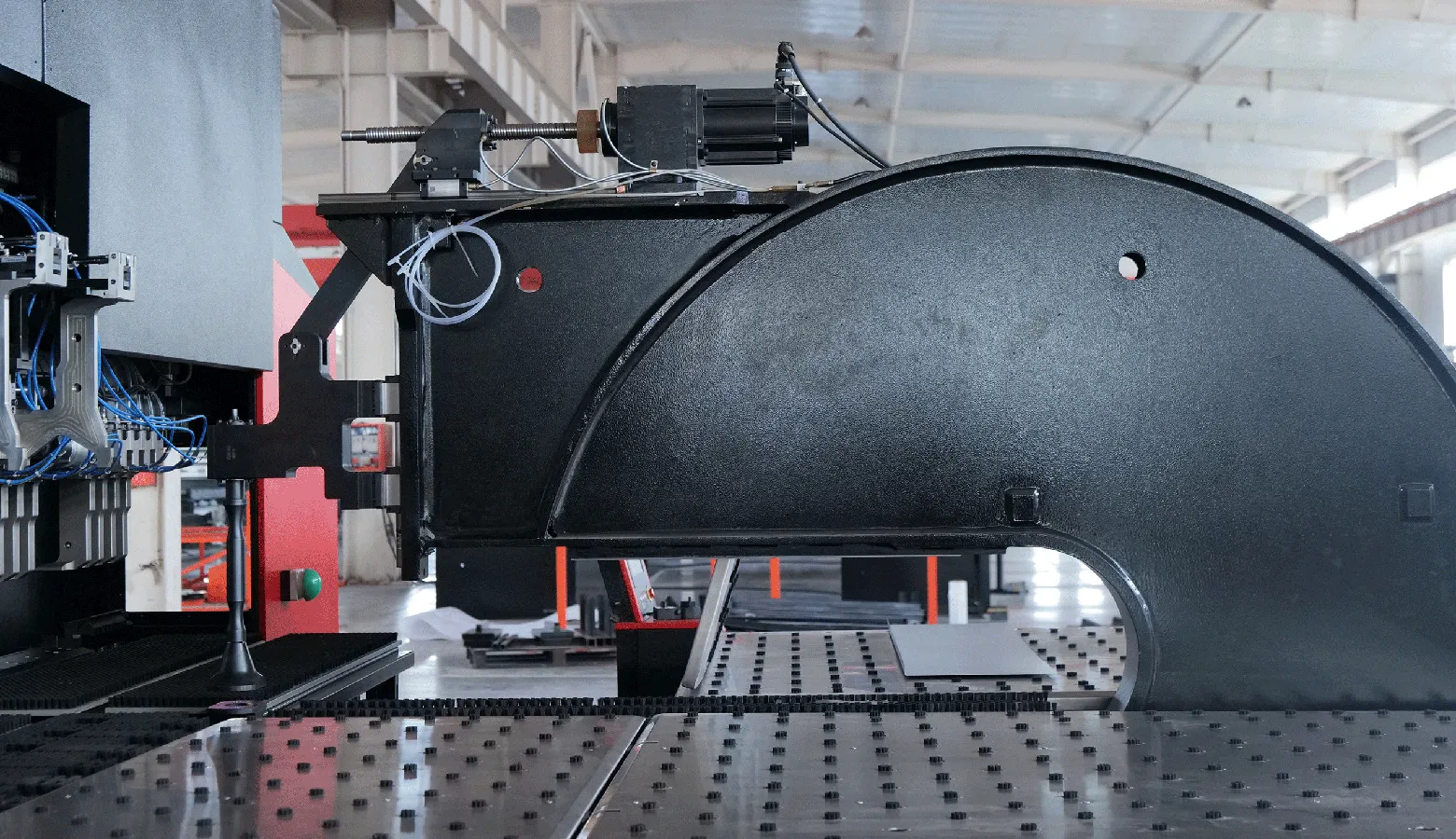Manipulator-auto panel bender