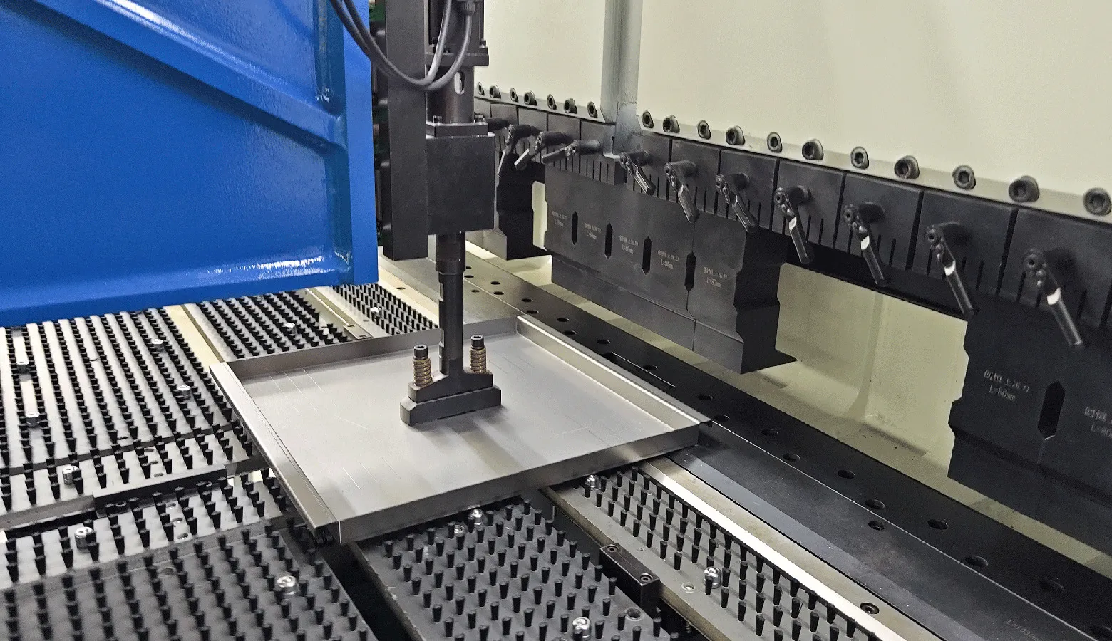 Semi-auto panel bender Bendingsystem-1