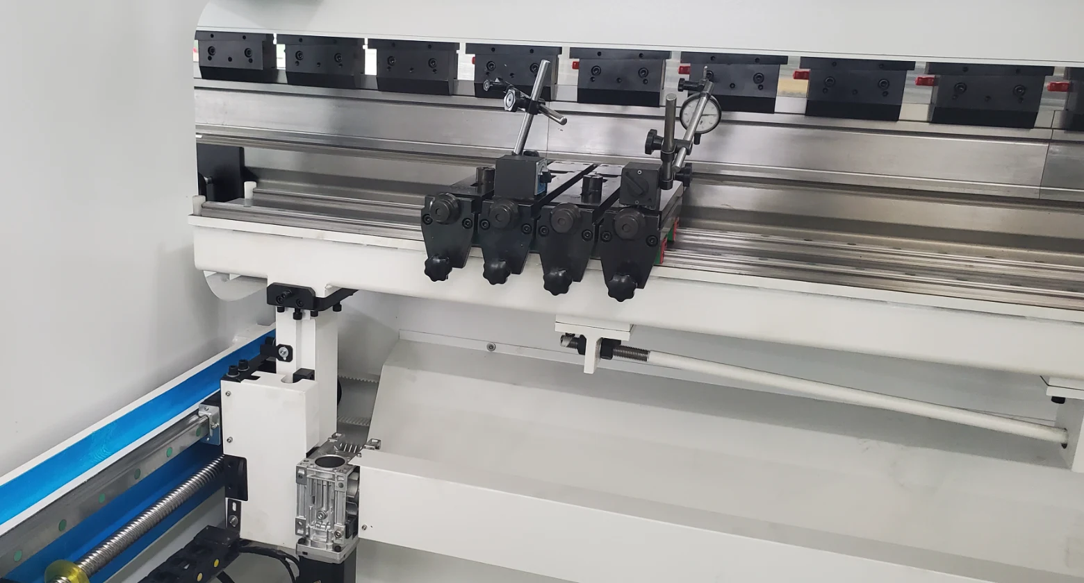 backgauge-cnc press brake