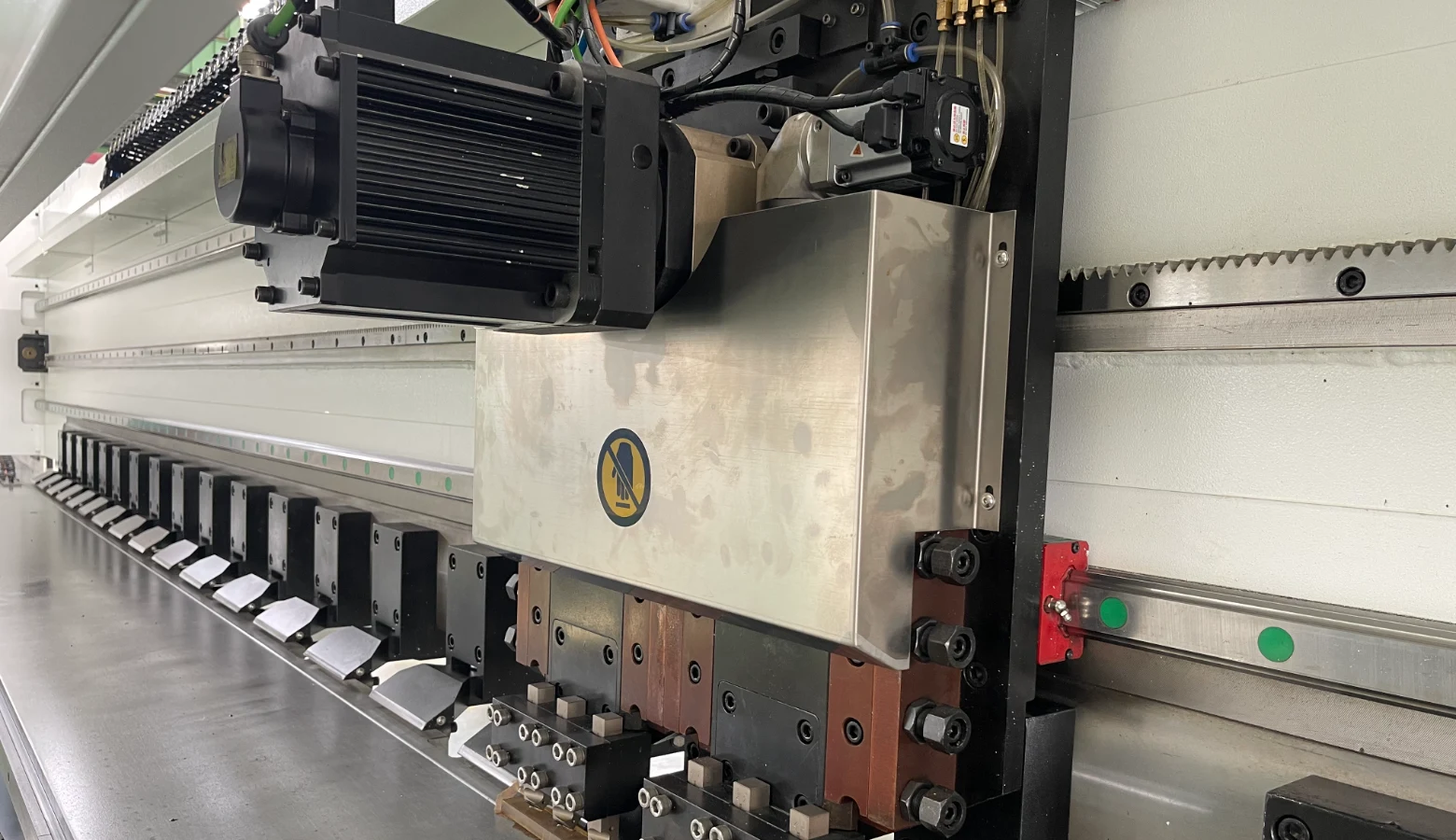 vertical grooving machine servo motor