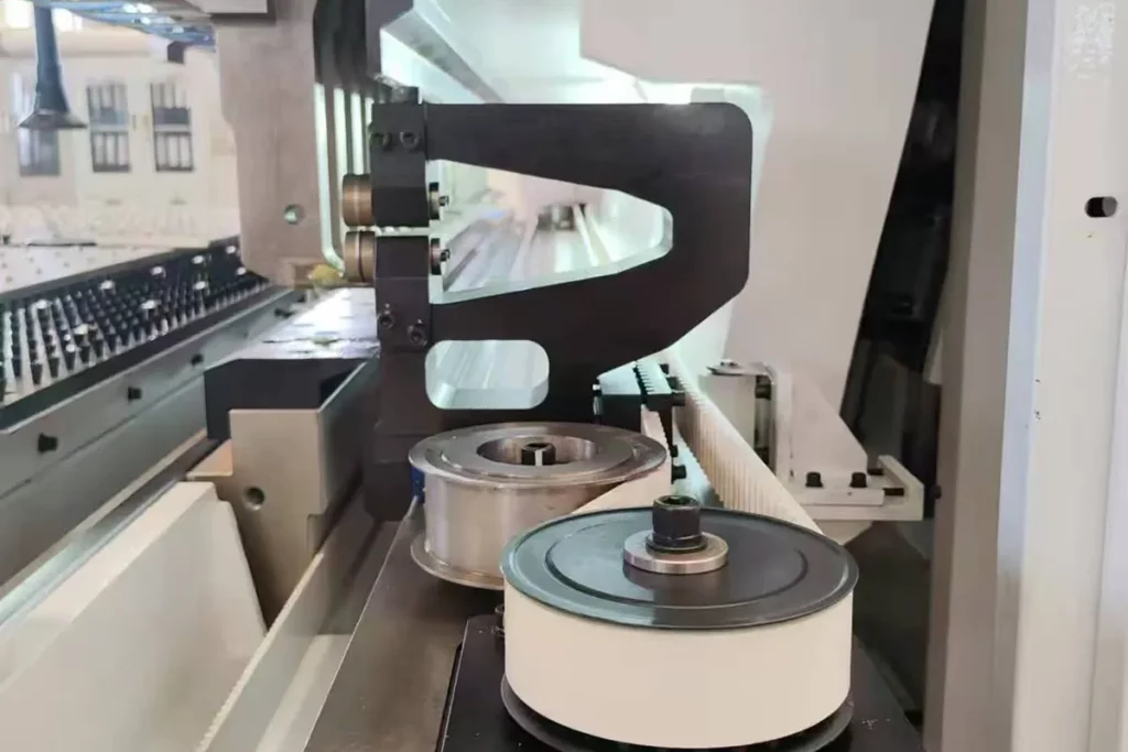 Grooving device of panel bender
